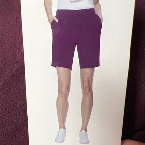 NWT 32 degrees cool wine tasting lady’s cargo short with zipper pockets